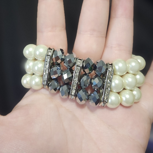 Faux Pearl Vintage Bracelet - Picture 1 of 2